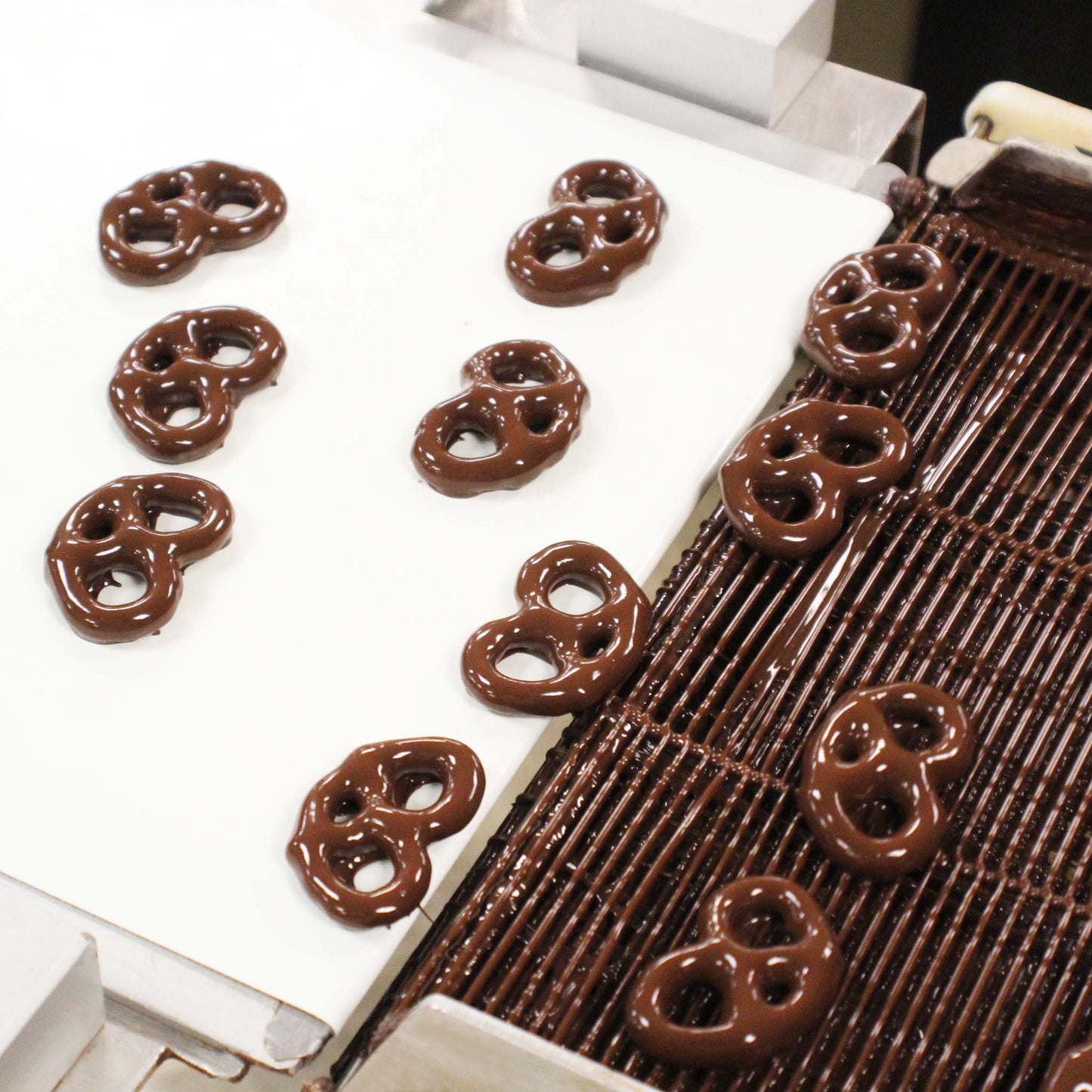 Chocolate Covered Mini-Twist Pretzels (7oz)